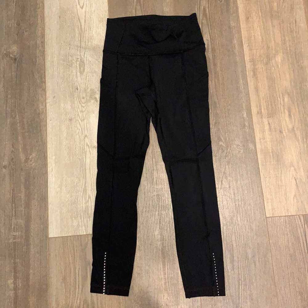 Lululemon size 2 black leggings with pockets